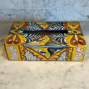 Mexican pottery‎ tissue box cover